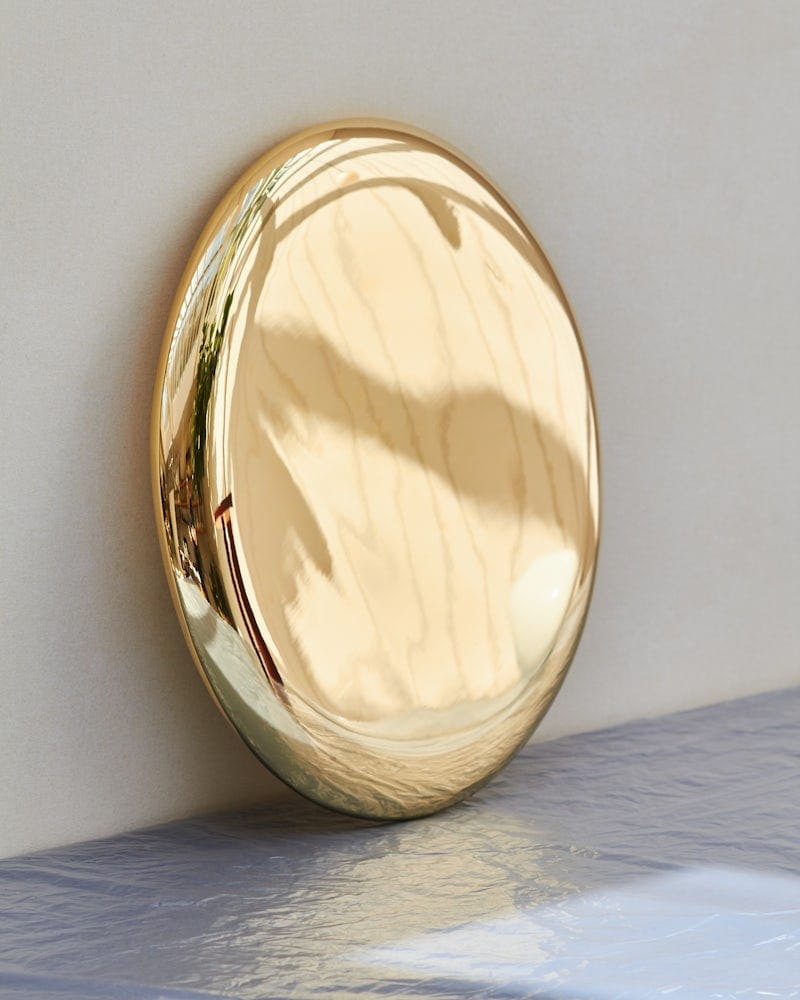Настенное круглое латунное зеркало Michael Anastassiades BEAUTY MIRROR ARCH-00043742 - Вид №1