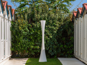 Напольная лампа из полиэтилена