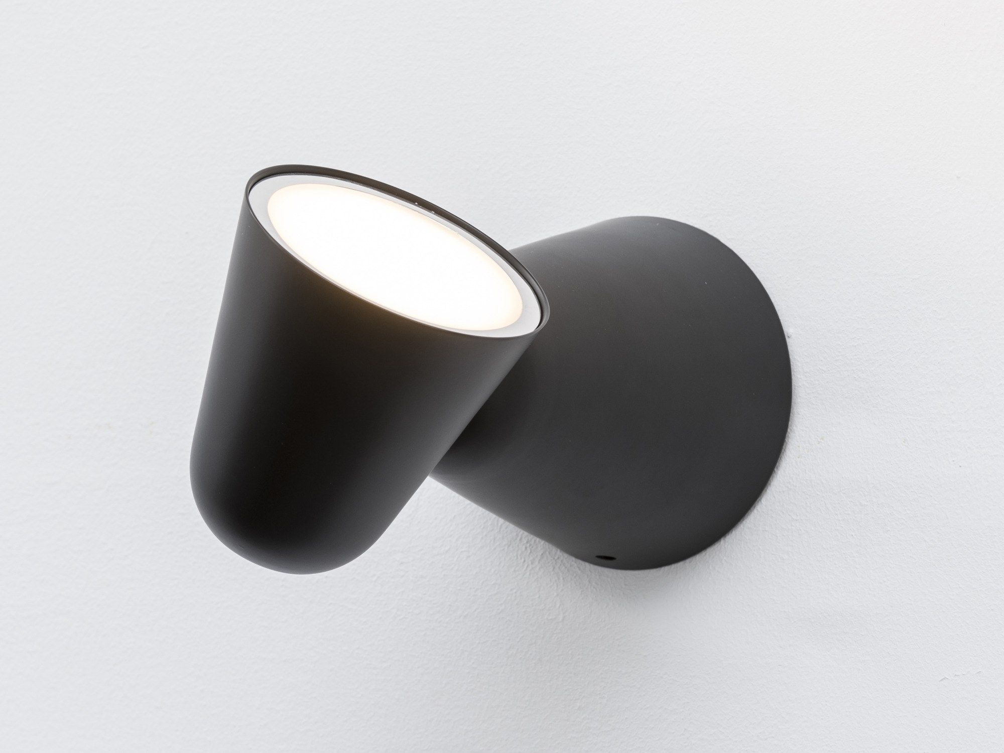 Регулируемый светодиодный настенный светильник Formagenda Peppone ARCH-00065868