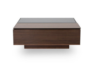 Деревянный квадратный низкий журнальный столик с отсеком для хранения