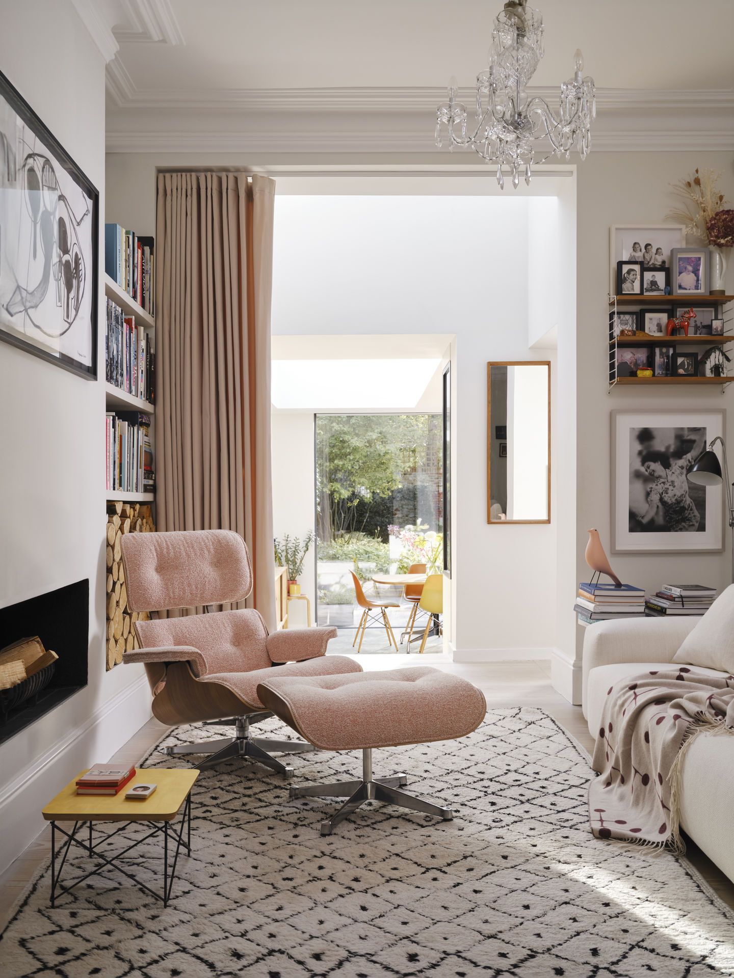 Тканевое вращающееся кресло с подставкой для ног VITRA Eames Lounge Chair ARCH-00010548 - Вид №3