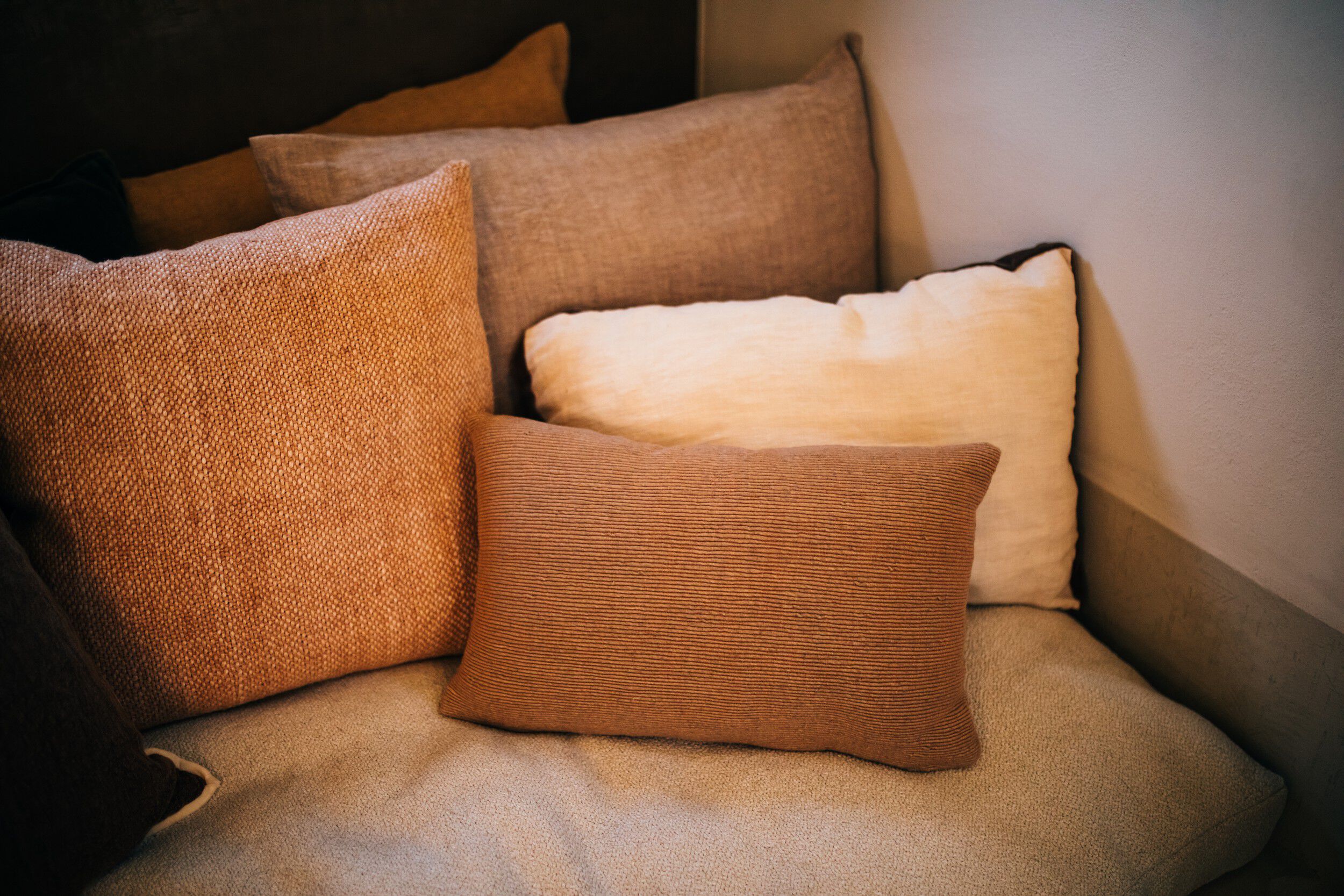 Льняная прямоугольная однотонная подушка POMAX BORDERS ARCH-00106515 - Вид №37