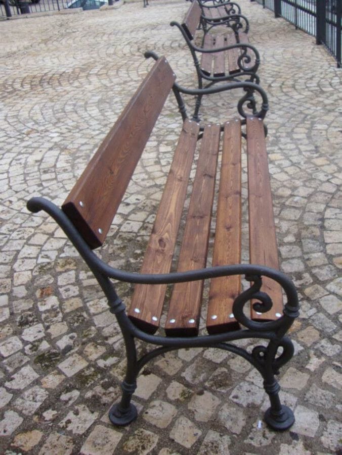 Сосновая скамья с подлокотниками EUROCOMITALIA классическая мебель ARCH-00118254 - Вид №3