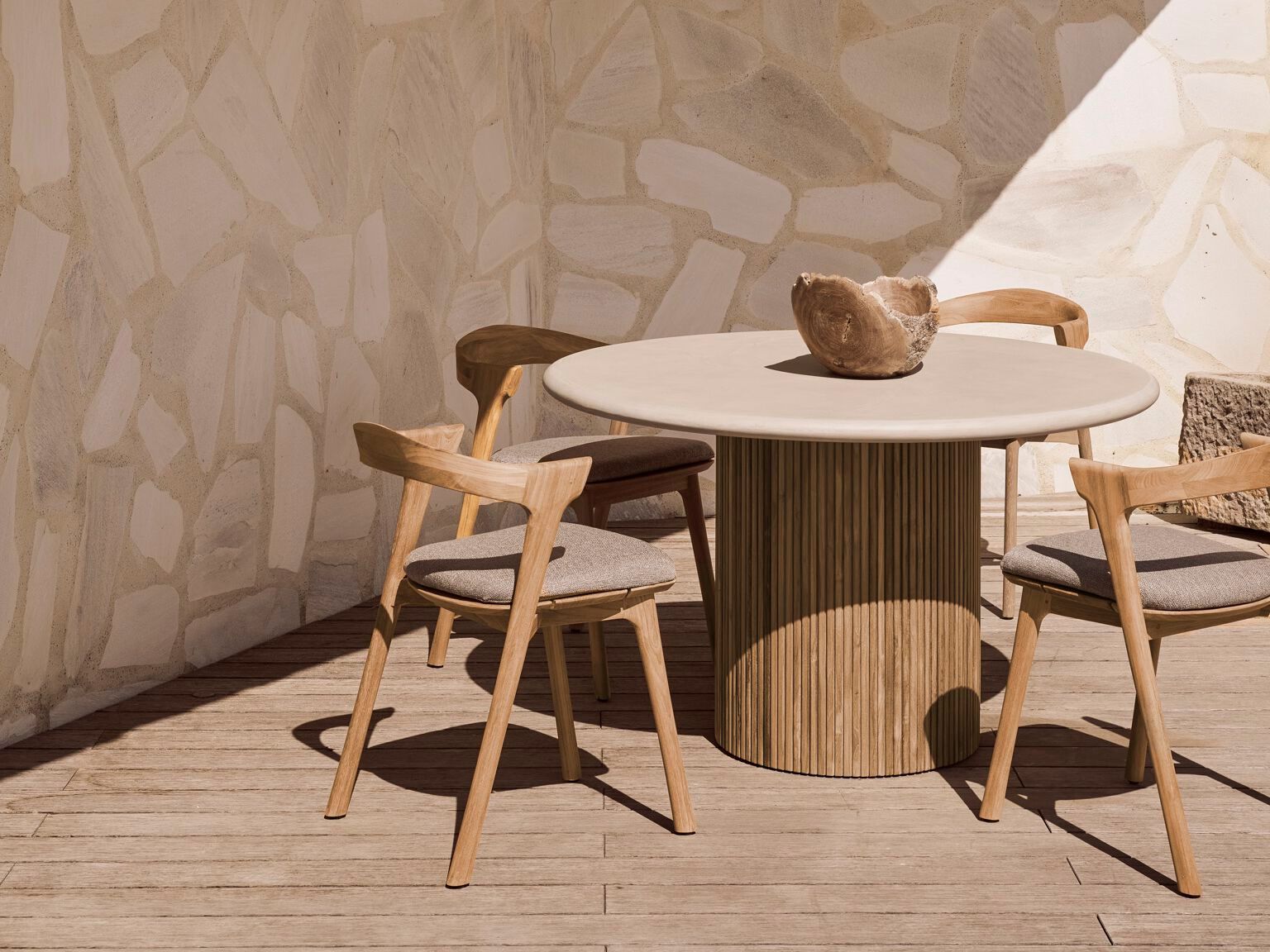 Круглый садовый стол из бетона и тика Ethnicraft Roller Max ARCH-00043951 - Вид №2