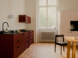 Встроенная линолеумная кухня со встроенными ручками