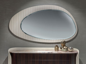 Настенное зеркало