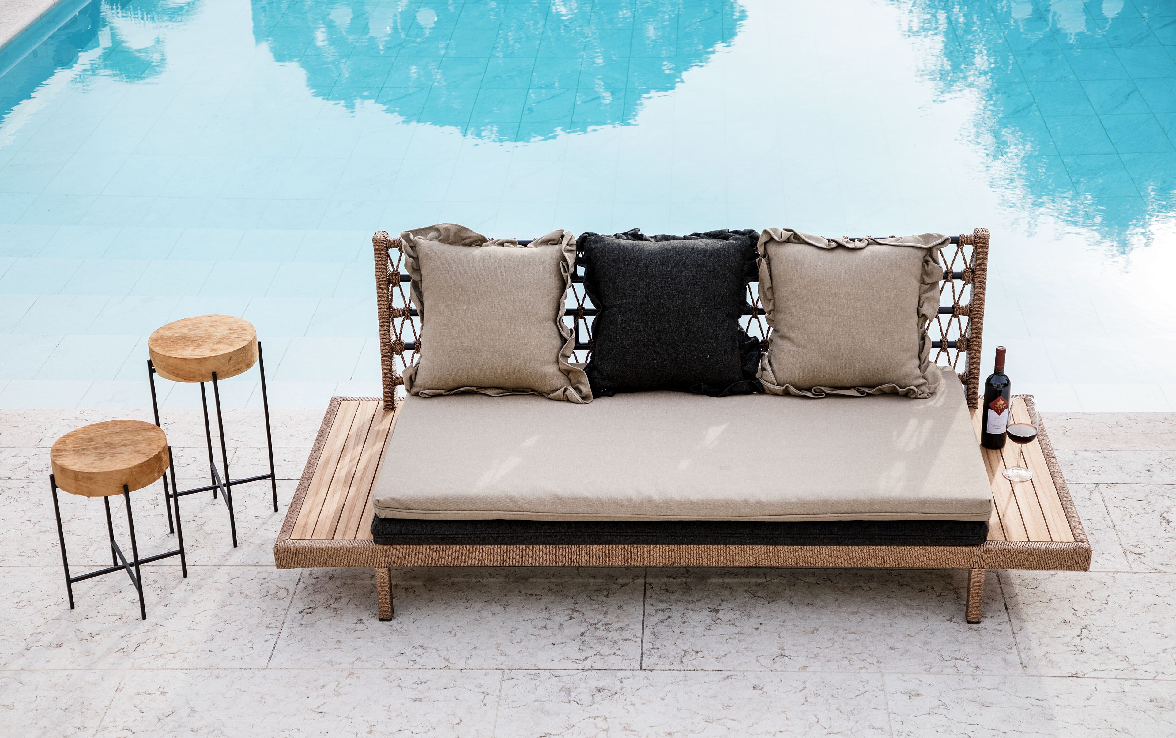 Набор круглых садовых столиков из тикового дерева cbdesign Chio ARCH-00033799 - Вид №4