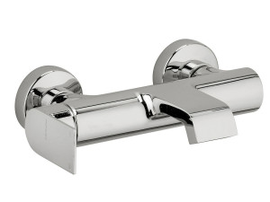 Настенный однорычажный смеситель для ванны