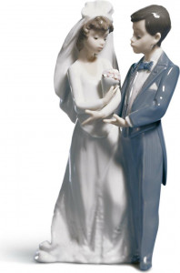 10669137 LLADRO Фигурка Lladro "Отныне и впредь" 19х10см Фарфор