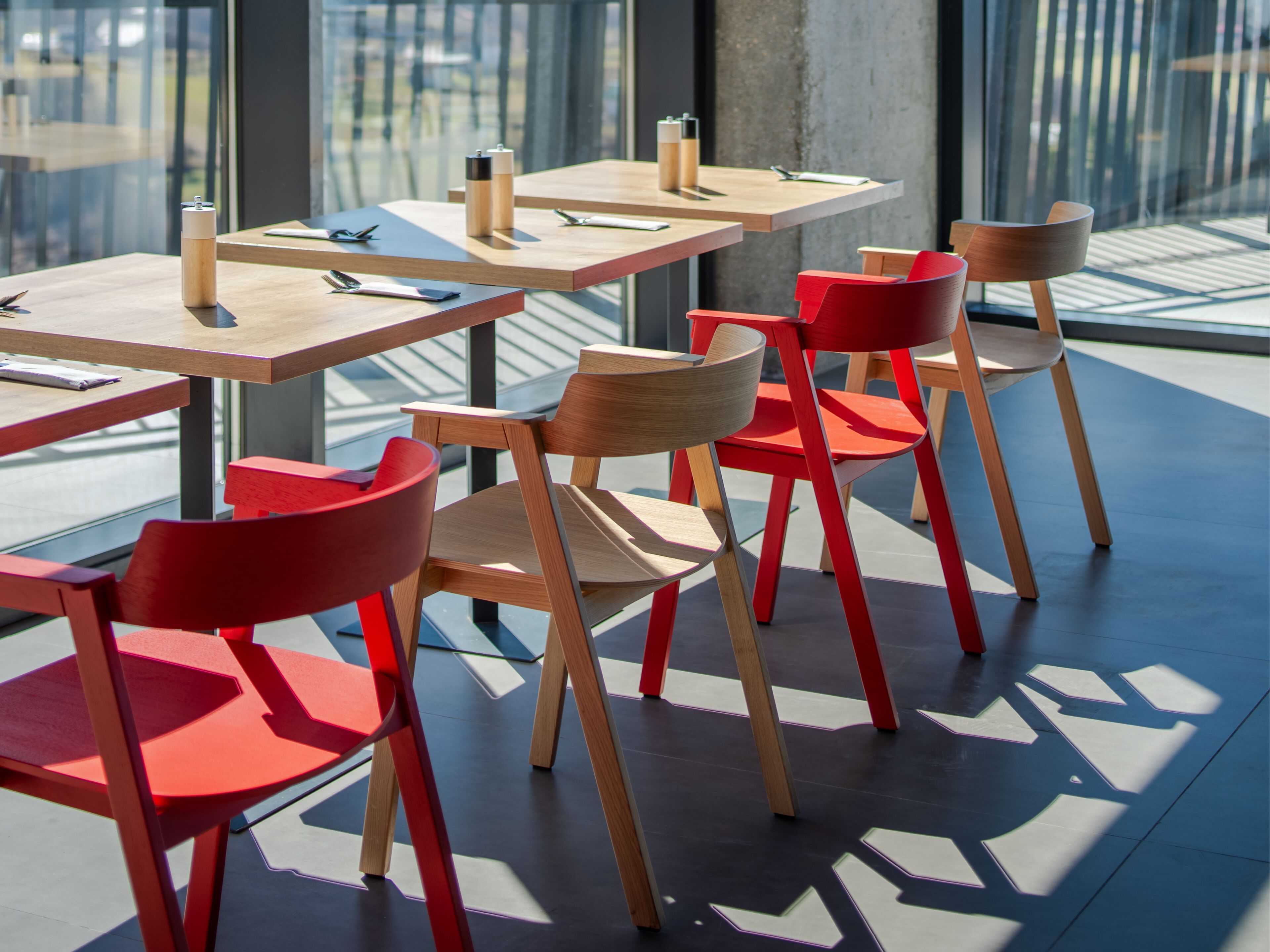 Стул из лакированного дуба с подлокотниками Gazzda FLIP ARCH-00109869 - Вид №10