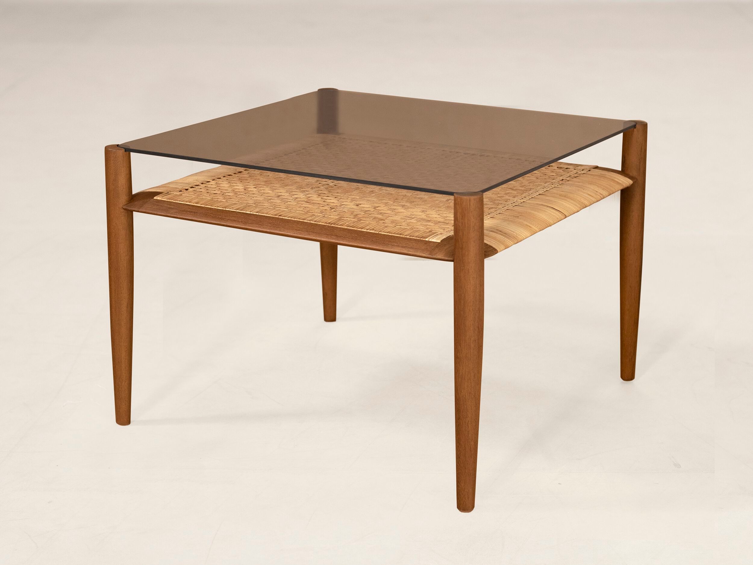 Квадратный деревянный и стеклянный журнальный столик Phantom Hands Tangāli ARCH-00035229