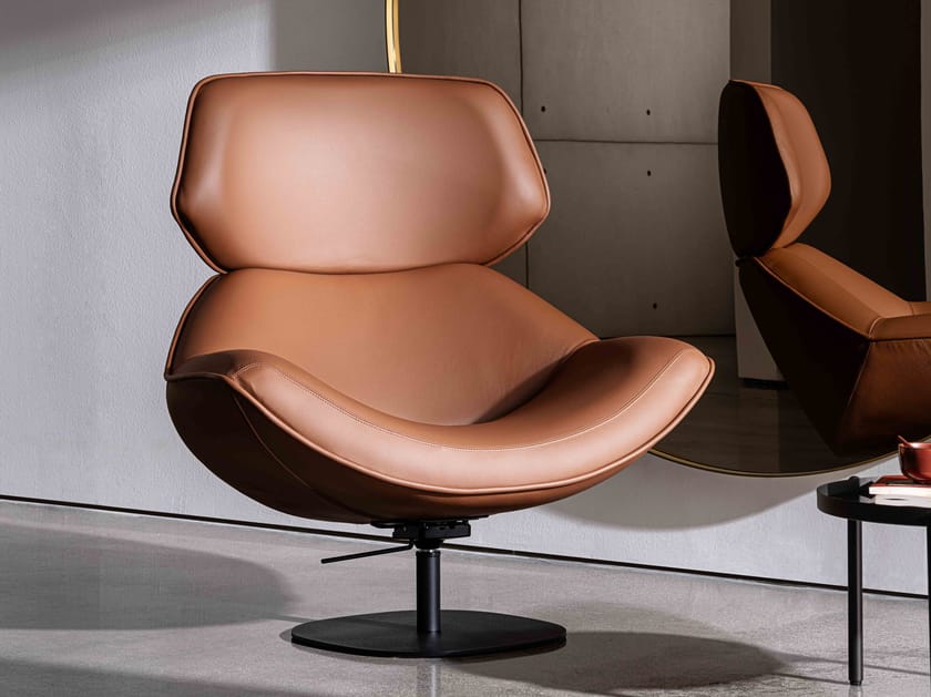 Кожаное вращающееся кресло с подлокотниками и подголовником Sovet Italia ALISIA ARCH-00040799