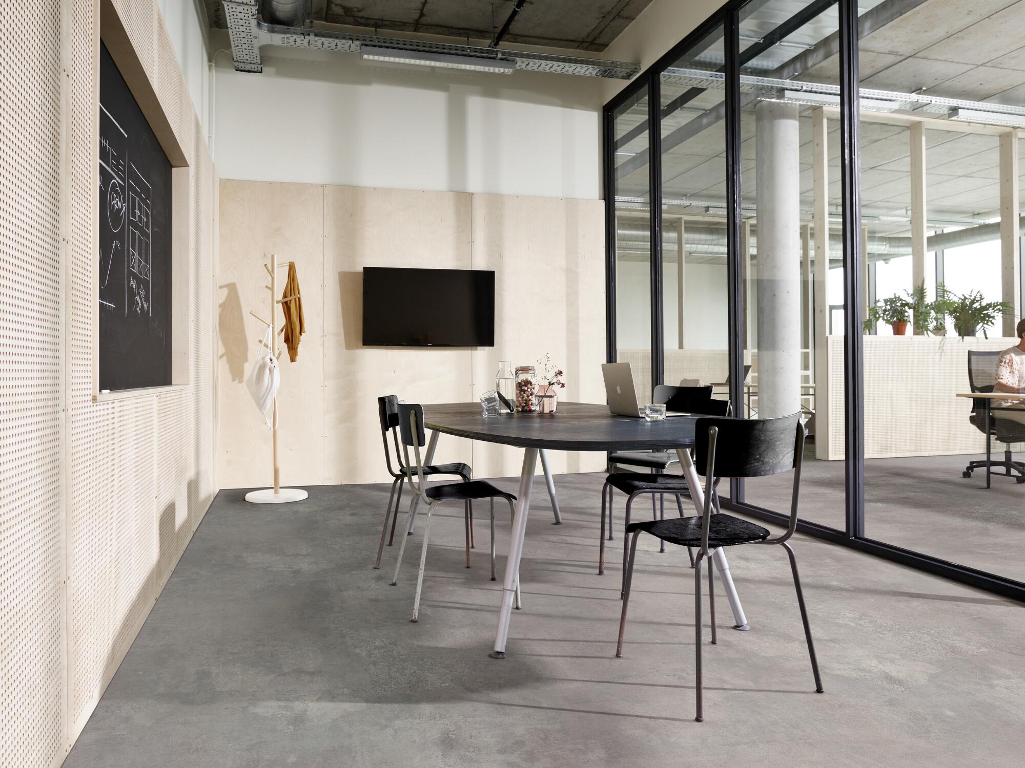 Противоскользящий виниловый пол с эффектом цемента BEAUFLOR Sonipro ARCH-00119952 - Вид №2