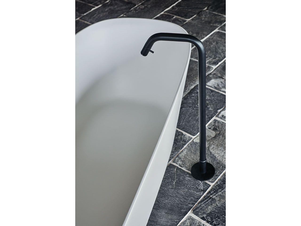 Овальная ванна в центре комнаты в Cristalplant® Agape Neb ARCH-00109265 - Вид №2