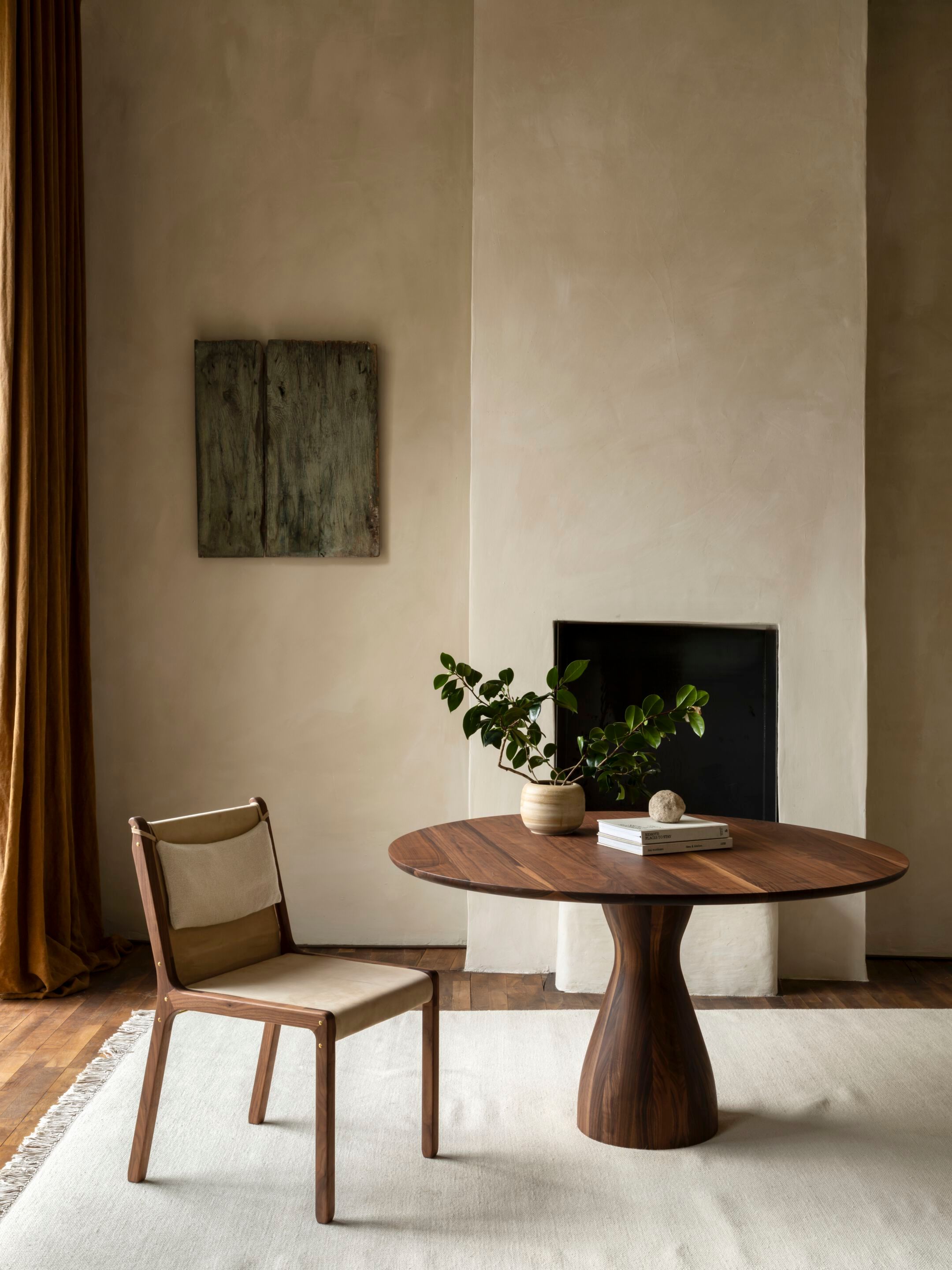 Круглый обеденный стол из грецкого ореха Collett & Victor Nova ARCH-00127984 - Вид №1