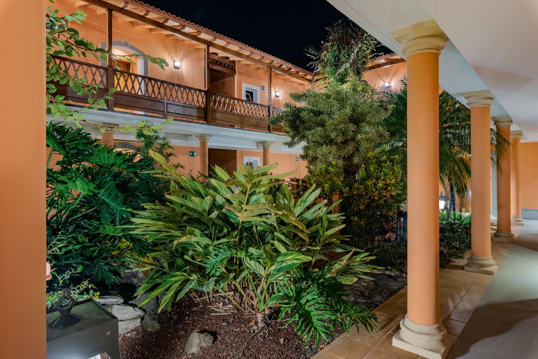 Стеклянный светодиодный потолочный светильник Deltalight Montur ARCH-00141471 - Вид №12