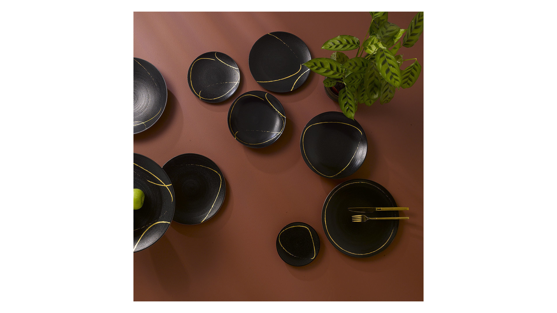 10654666 Royal Crown Derby Тарелка обеденная Royal Crown Derby Эскиз. Черный 27см, фарфор Фарфор, Керамика  - Вид №2