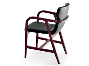 Кожаный мягкий стул с подлокотниками