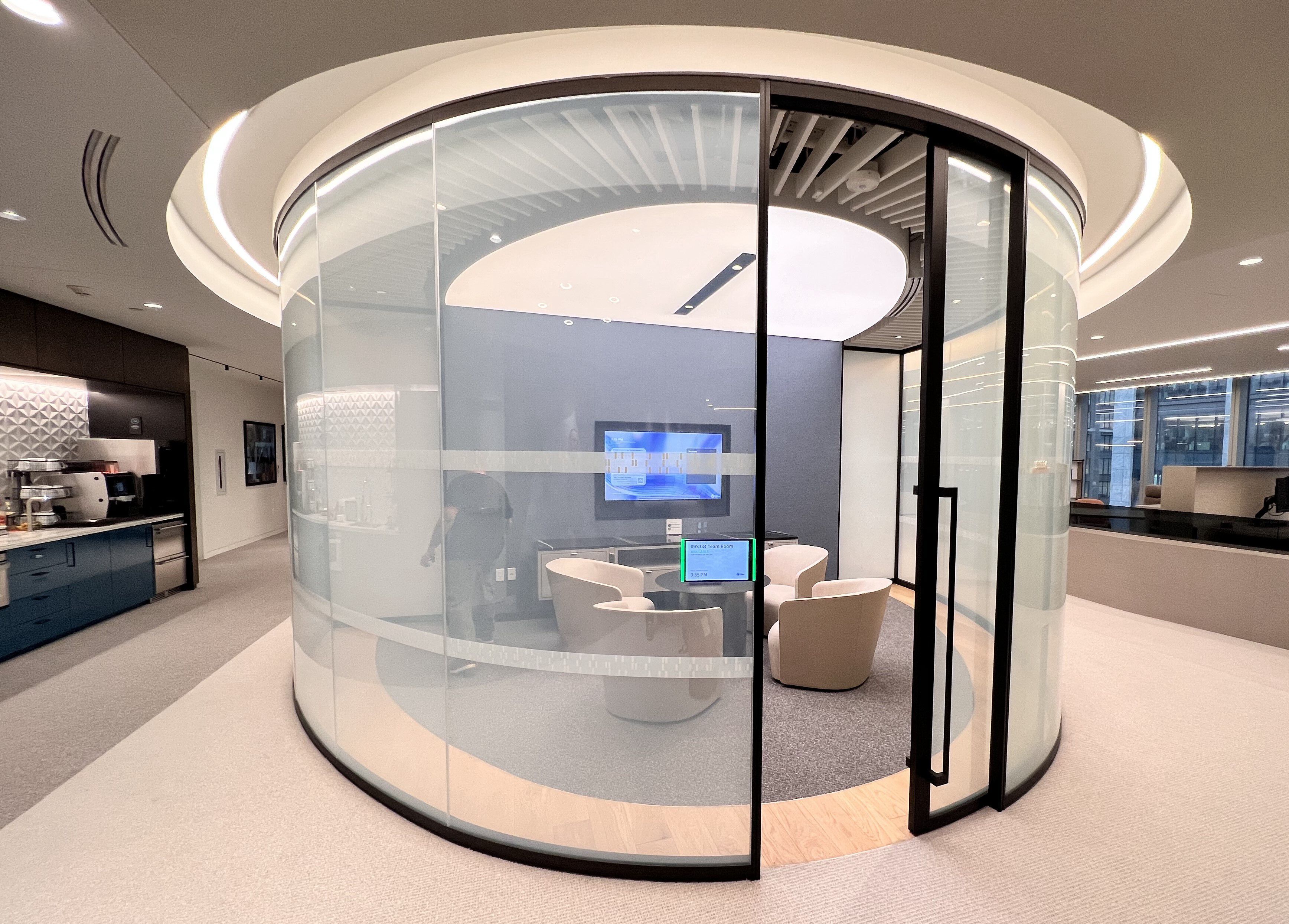 Изогнутая стеклянная стена с контролем конфиденциальности VITRIK Vitrik ® Privacy ARCH-00078080 - Вид №3