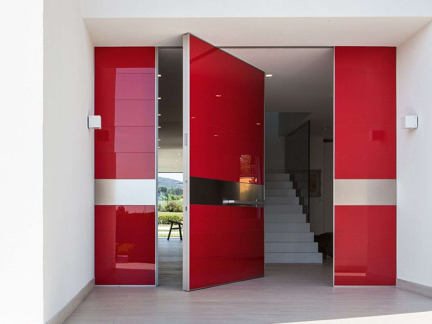 Бронированная дверь с полированным стеклянным покрытием Oikos Synua ARCH-00047736