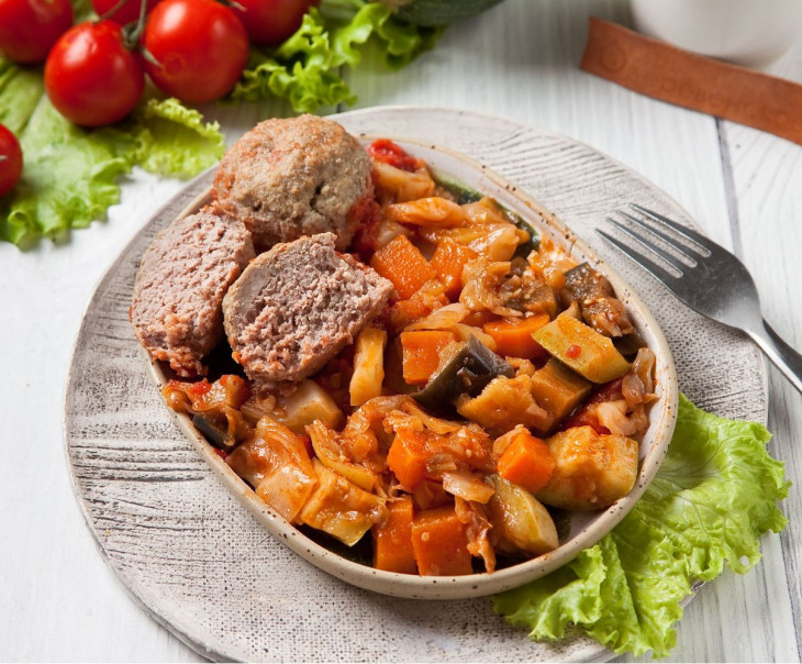 6874 Митболы мясные с соусом и овощное рагу Вкусляндия  - Вид №1