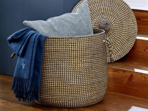 Корзина из растительных волокон