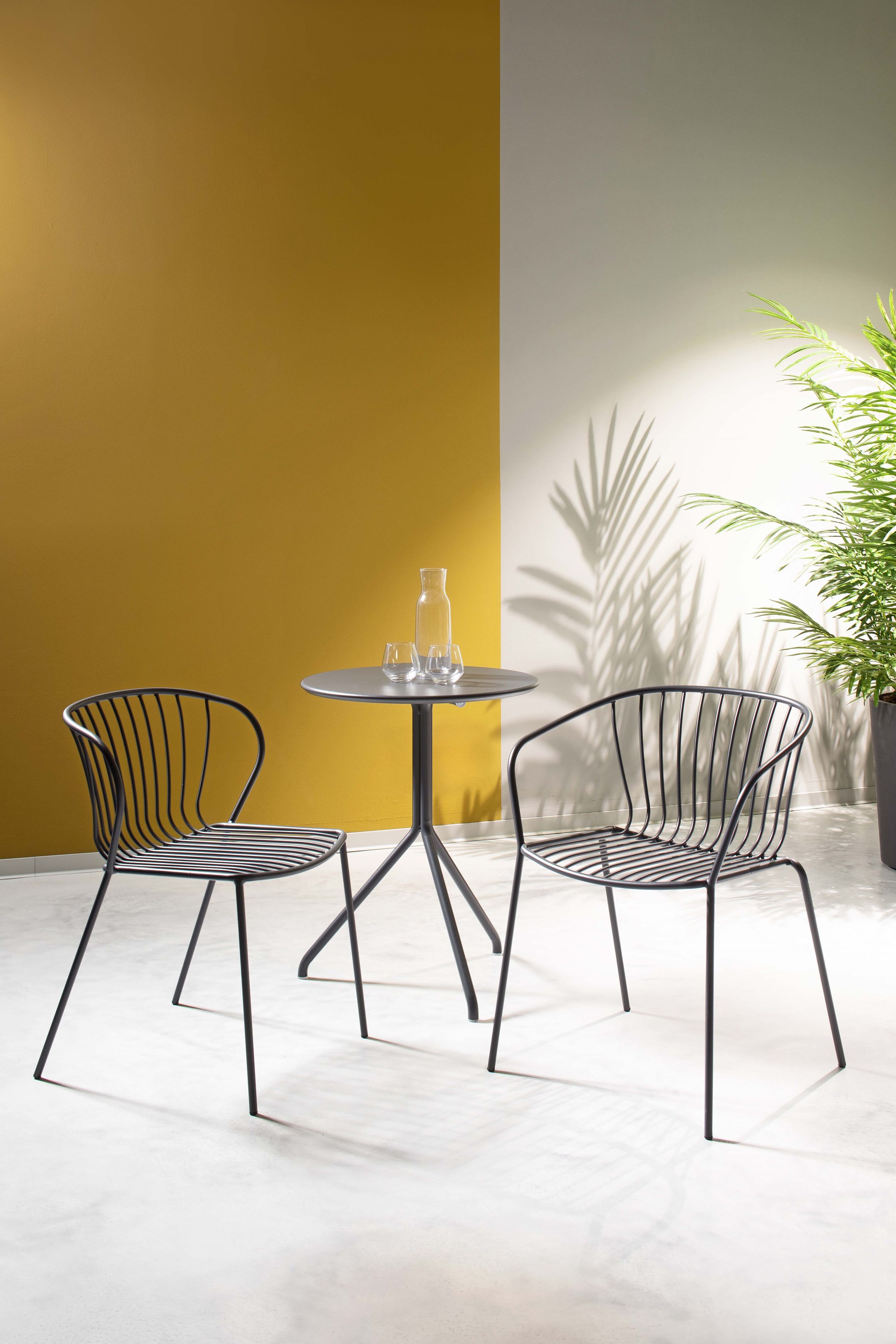 Металлический штабелируемый стул с подлокотниками GABER Amitha ARCH-00028555 - Вид №2