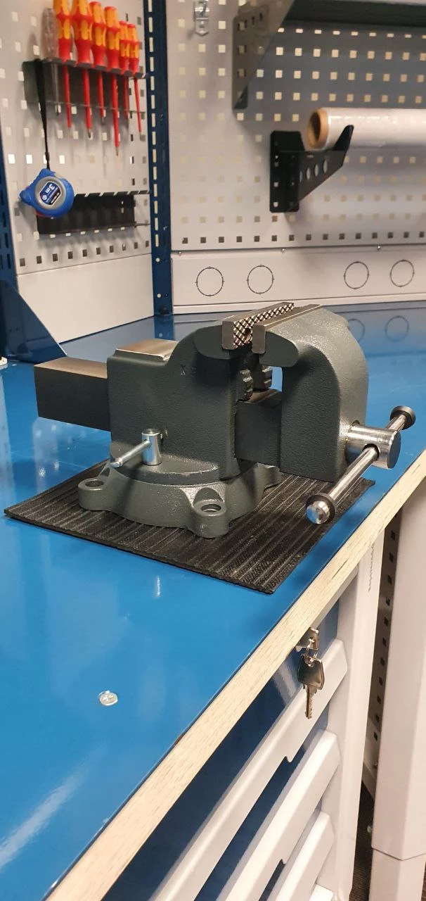 Тиски чугунные поворотные с наковальней Верстакофф S 100 BV-100 - Вид №9