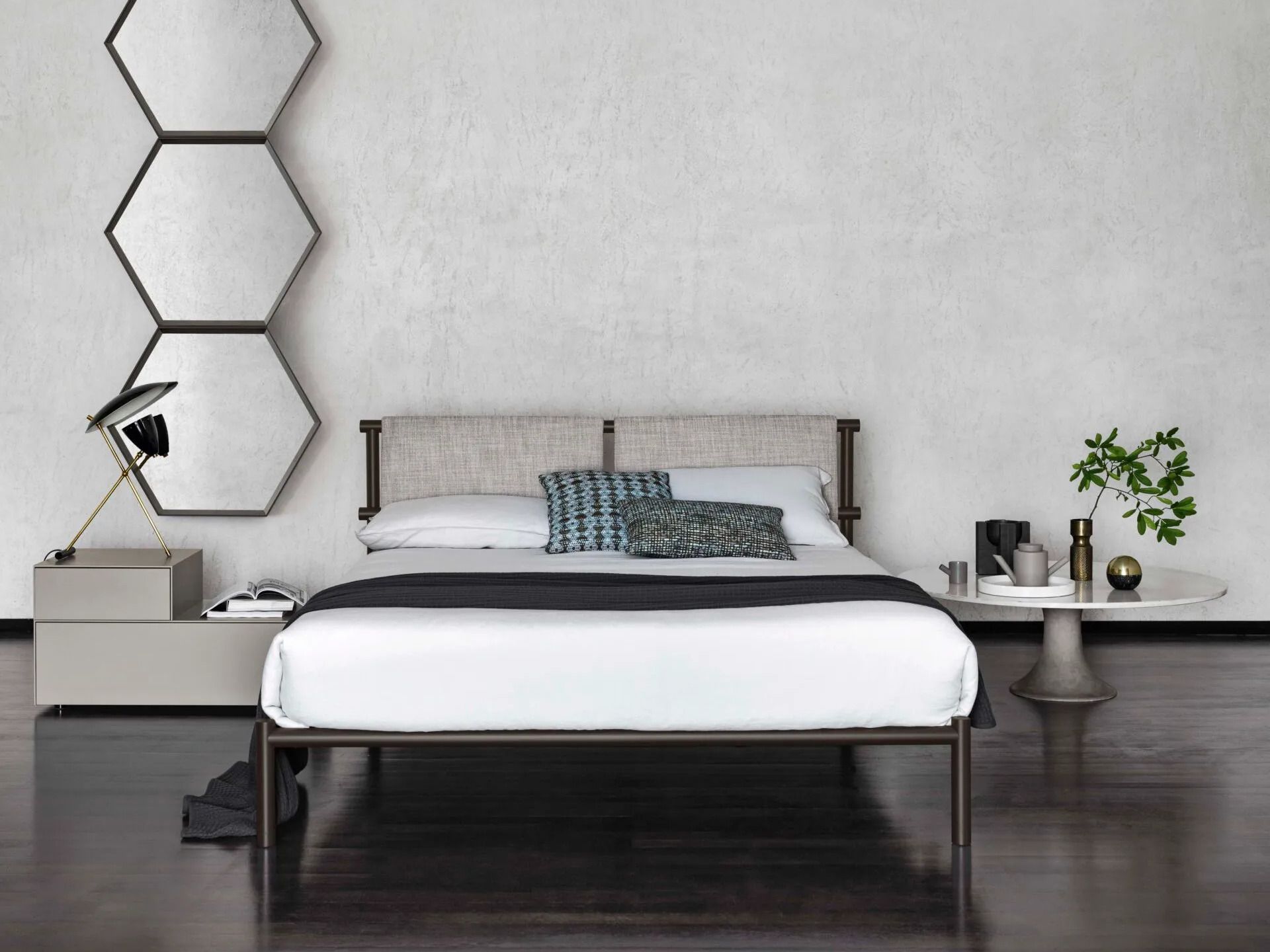 Металлическая двуспальная кровать с мягким изголовьем Alf DaFrè JETTY 2 ARCH-00002816 - Вид №2