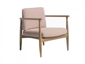 Кресло из ироко и ткани с подлокотниками