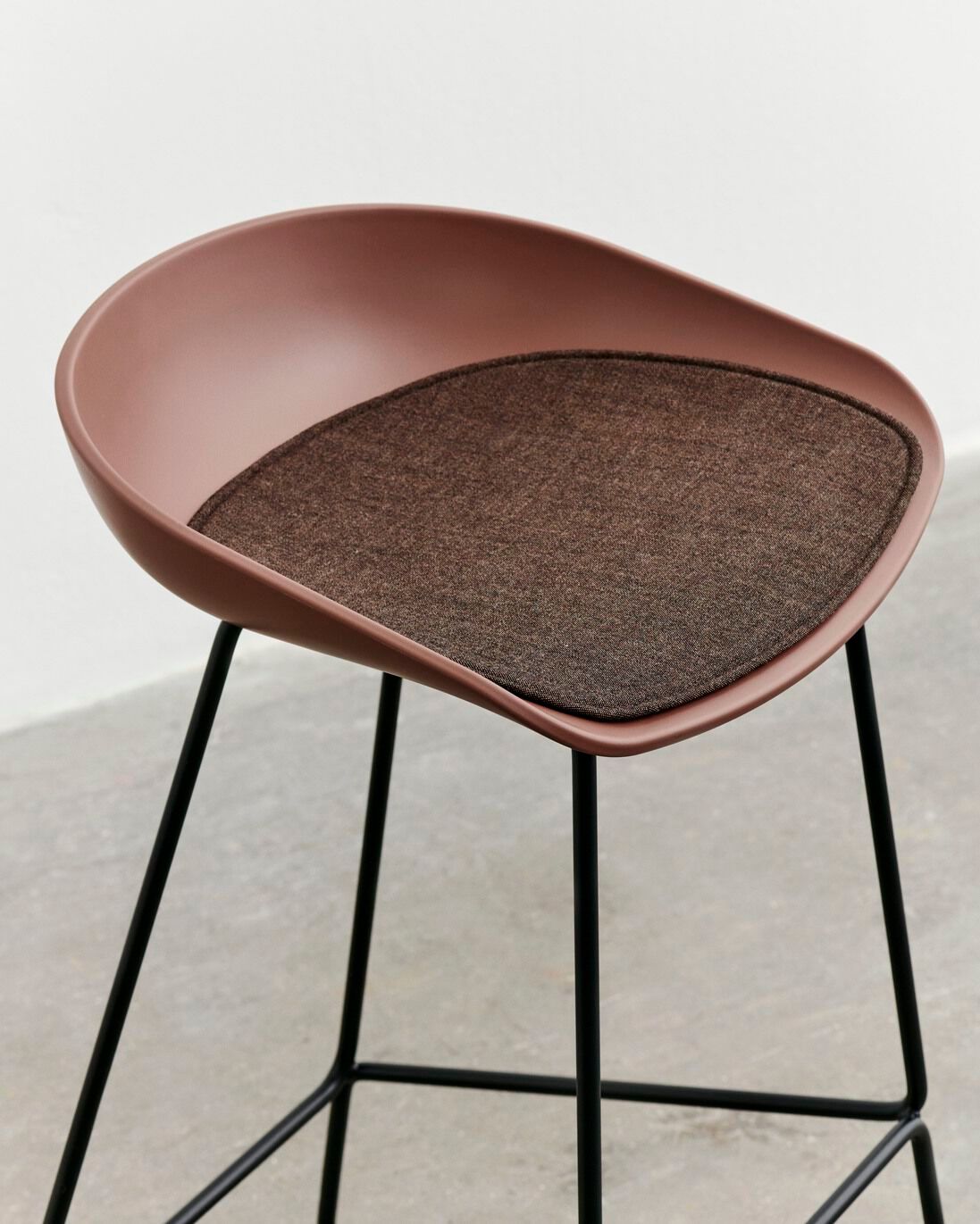 Рециркулированный пластичный табурет сани Hay about a Stool ARCH-00144603 - Вид №8