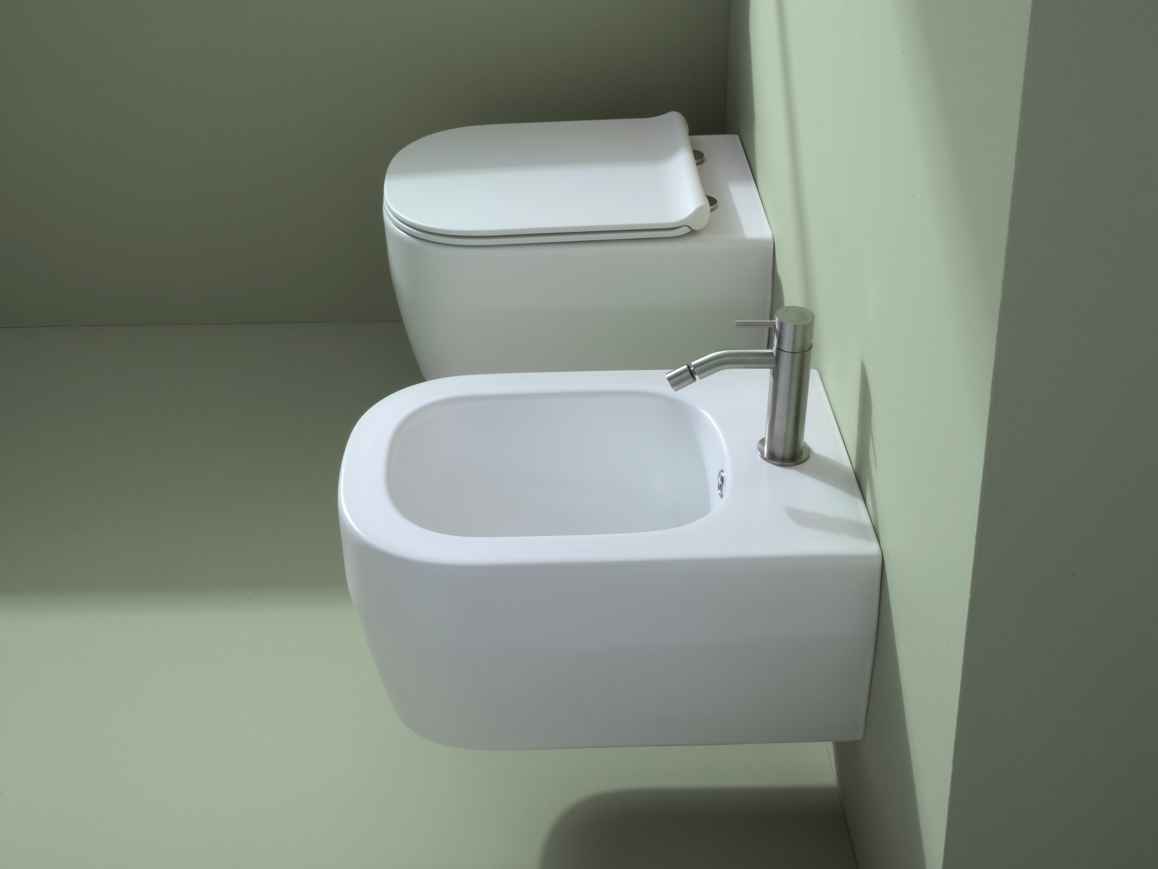 Туалет висит в витрине без бриды Olympia Ceramica все evo ARCH-00070302 - Вид №3