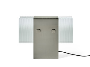 Стеклянная и металлическая настольная лампа