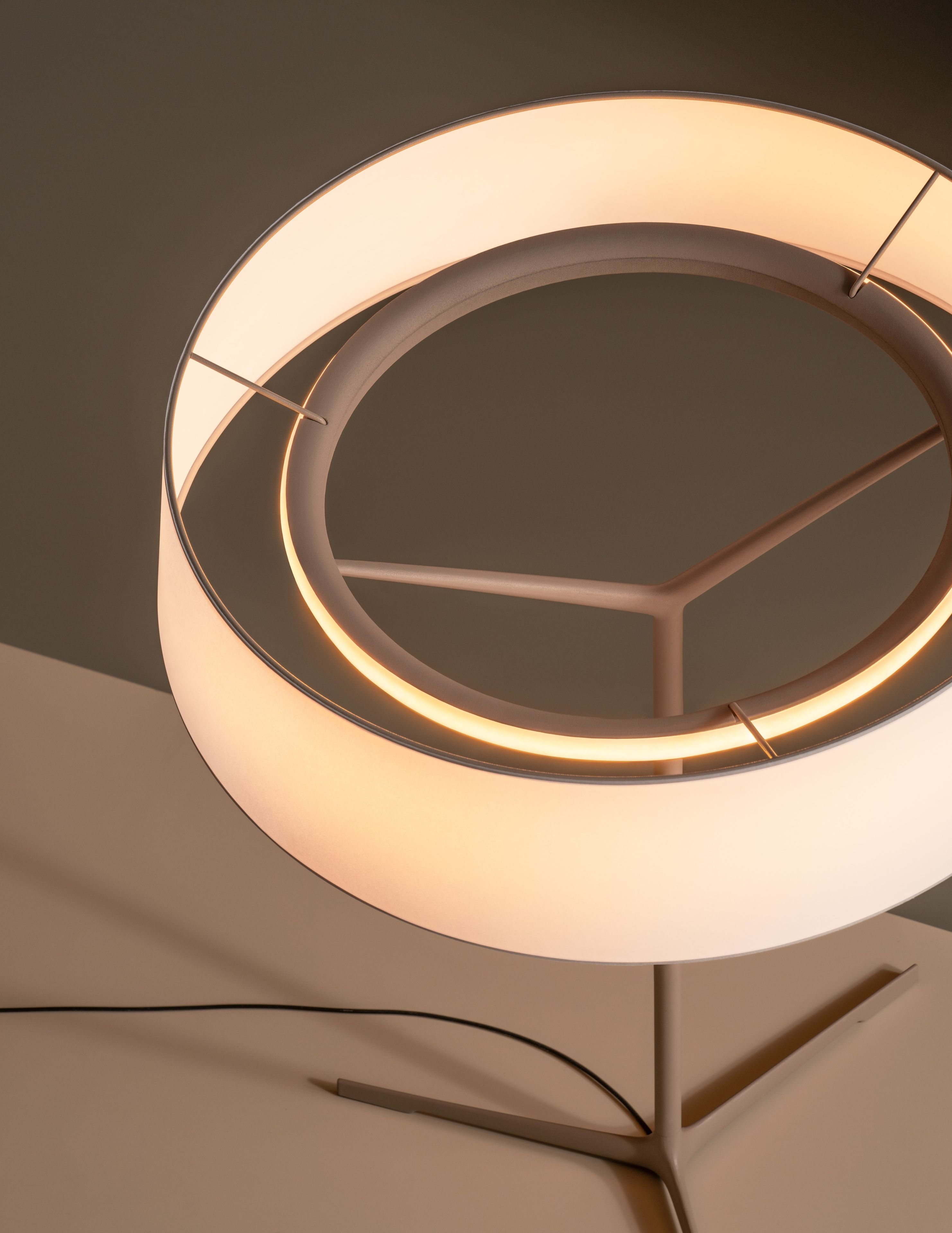 Светодиодная настольная лампа из металла и бумаги Vibia шашки ARCH-00102617 - Вид №2