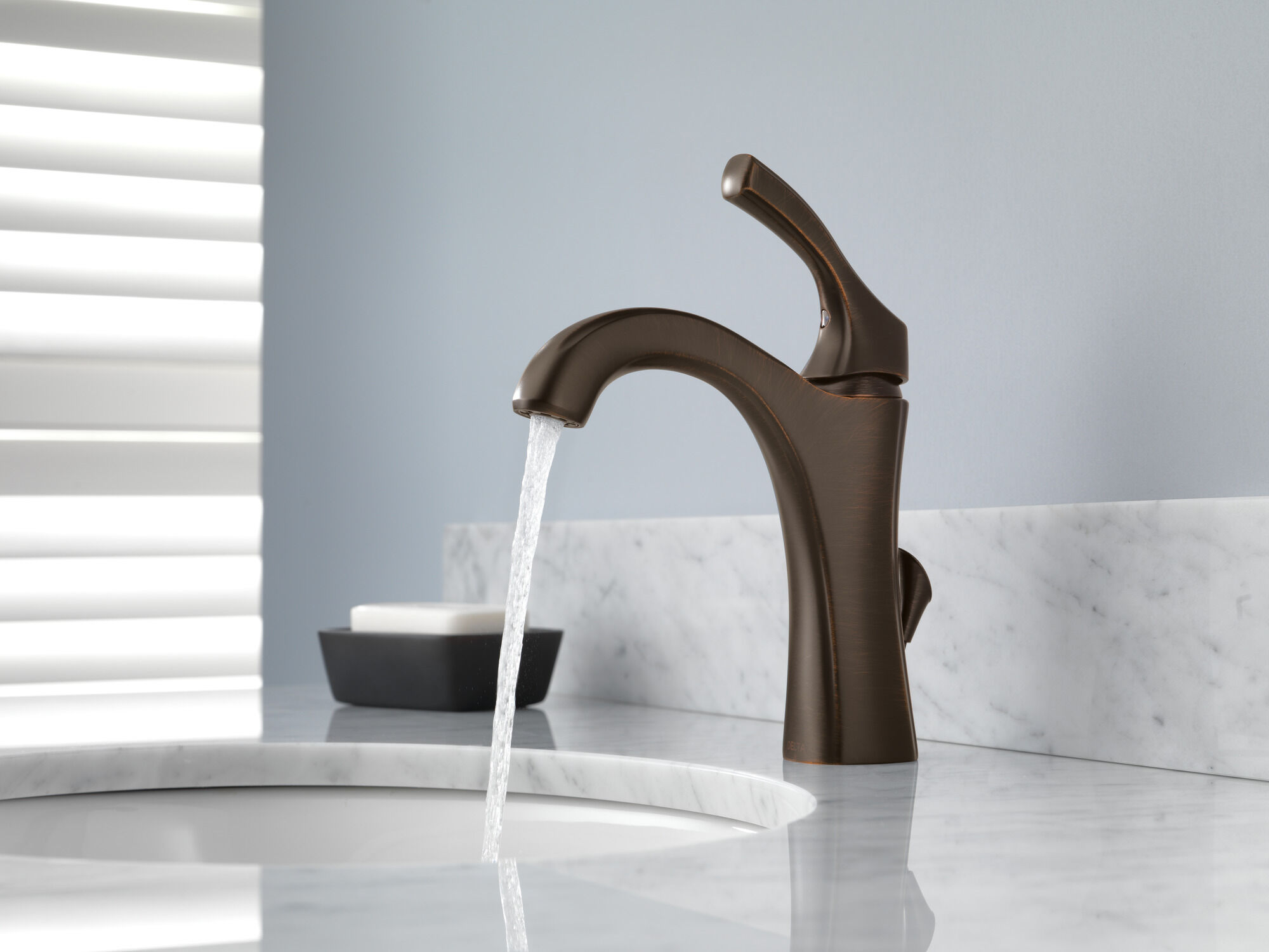 592-RB-DST Смеситель для ванной с одной ручкой Delta Faucet Addison Венецианская бронза  - Вид №3