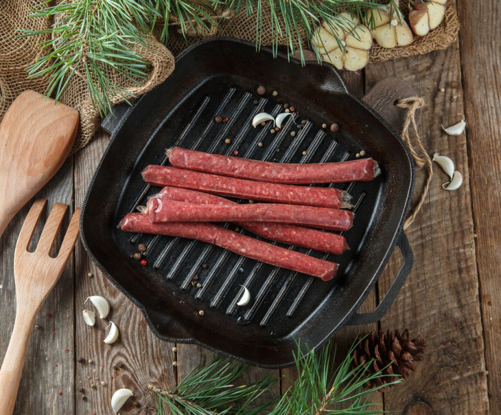 5055 Колбаски для жарки из мяса оленя Вкусляндия 