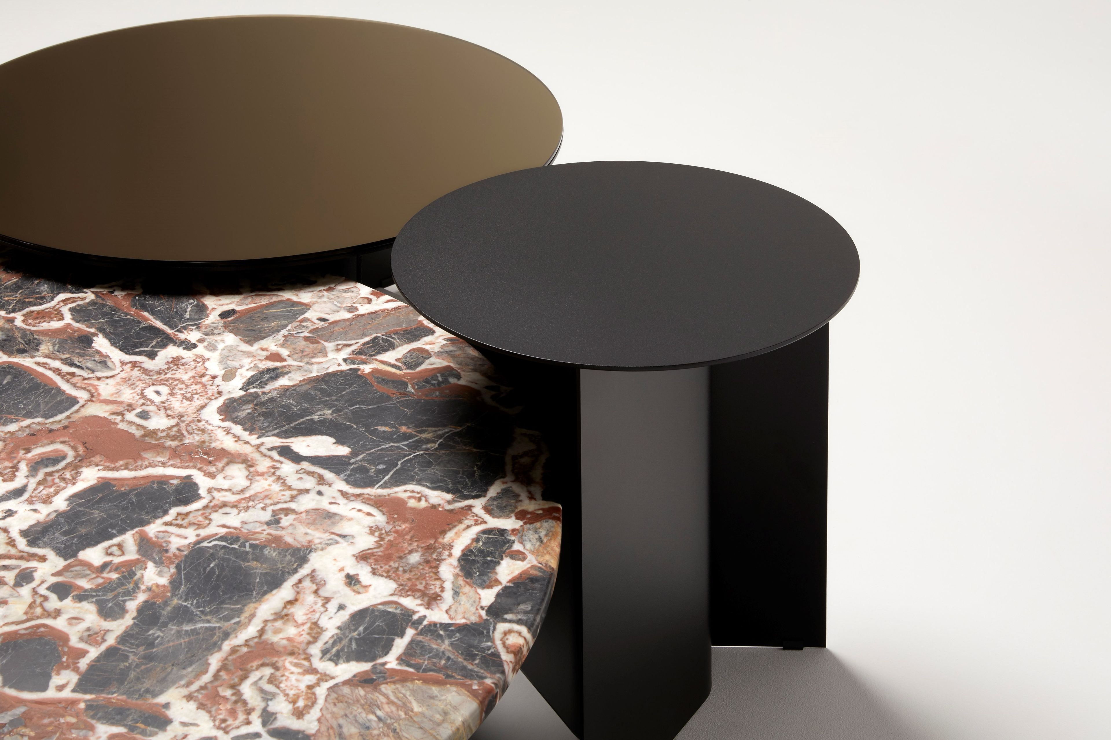 Алюминиевый низкий круглый журнальный столик с мраморной столешницей Ross Gardam ARCH-00054369 - Вид №4