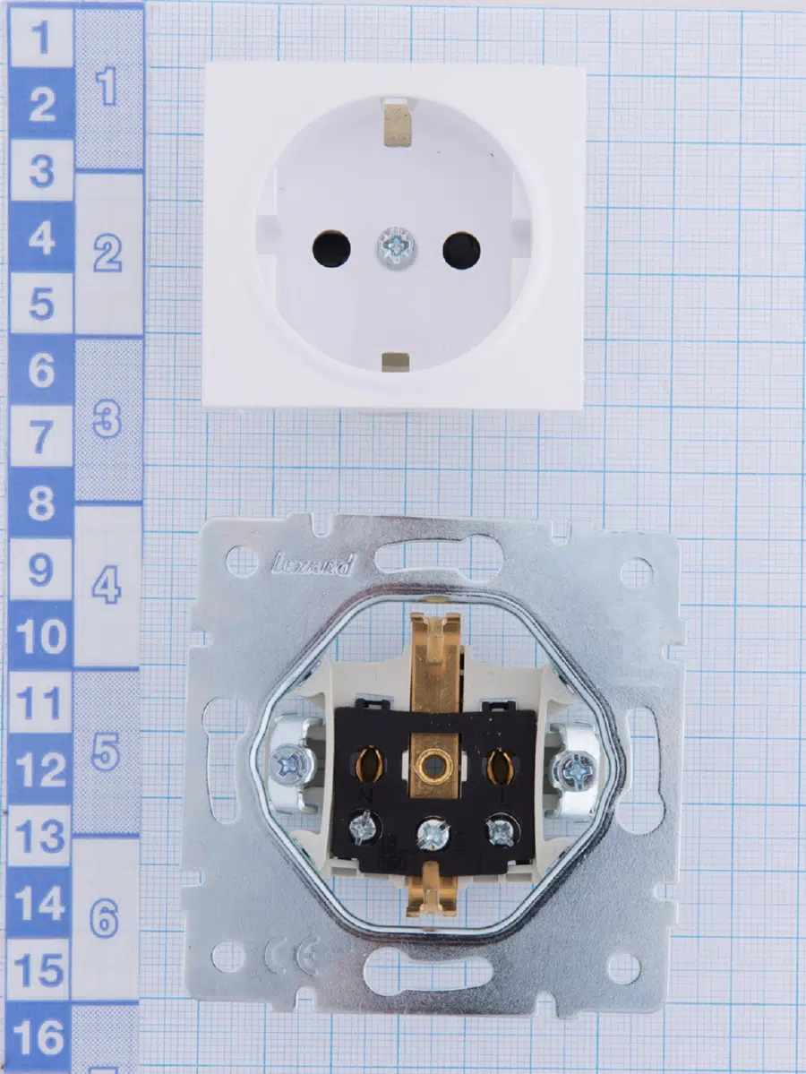 KARINA Розетка с защитой от детей сз белый LEZARD 707-0288-124В - Вид №5