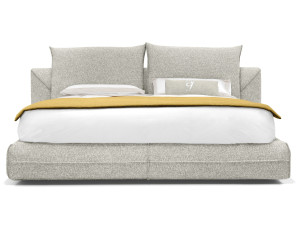 Двуспальная кровать с мягким изголовьем