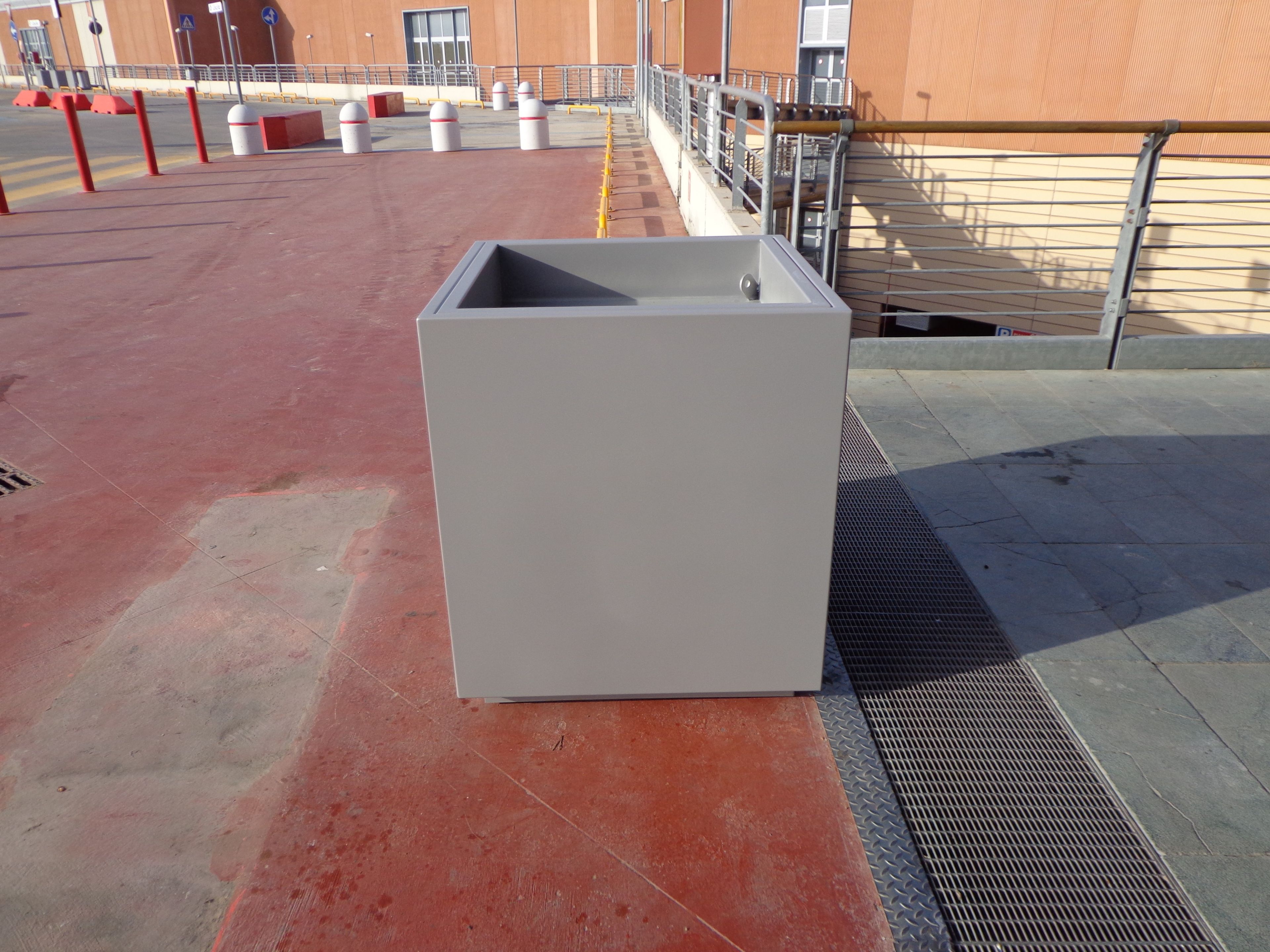 Квадратный плантатор из оцинкованного листа Viscio Urban Design FIORIERA ANTITERRORISMO ARCH-00086632 - Вид №31