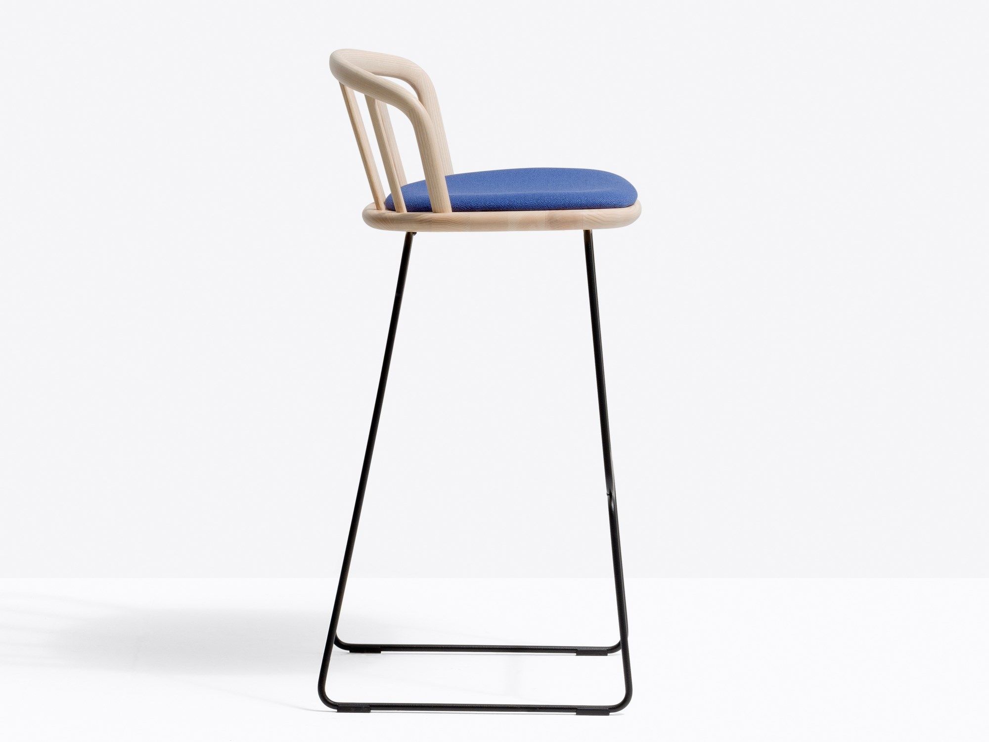 Стальной и деревянный табурет Pedrali Nym ARCH-00038778 - Вид №1