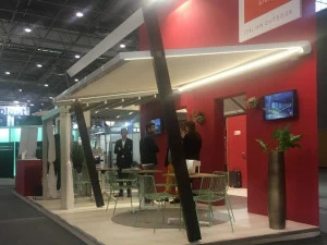 BT Group Пристроенная пергола из лиственницы со сдвижной крышкой Pergozip