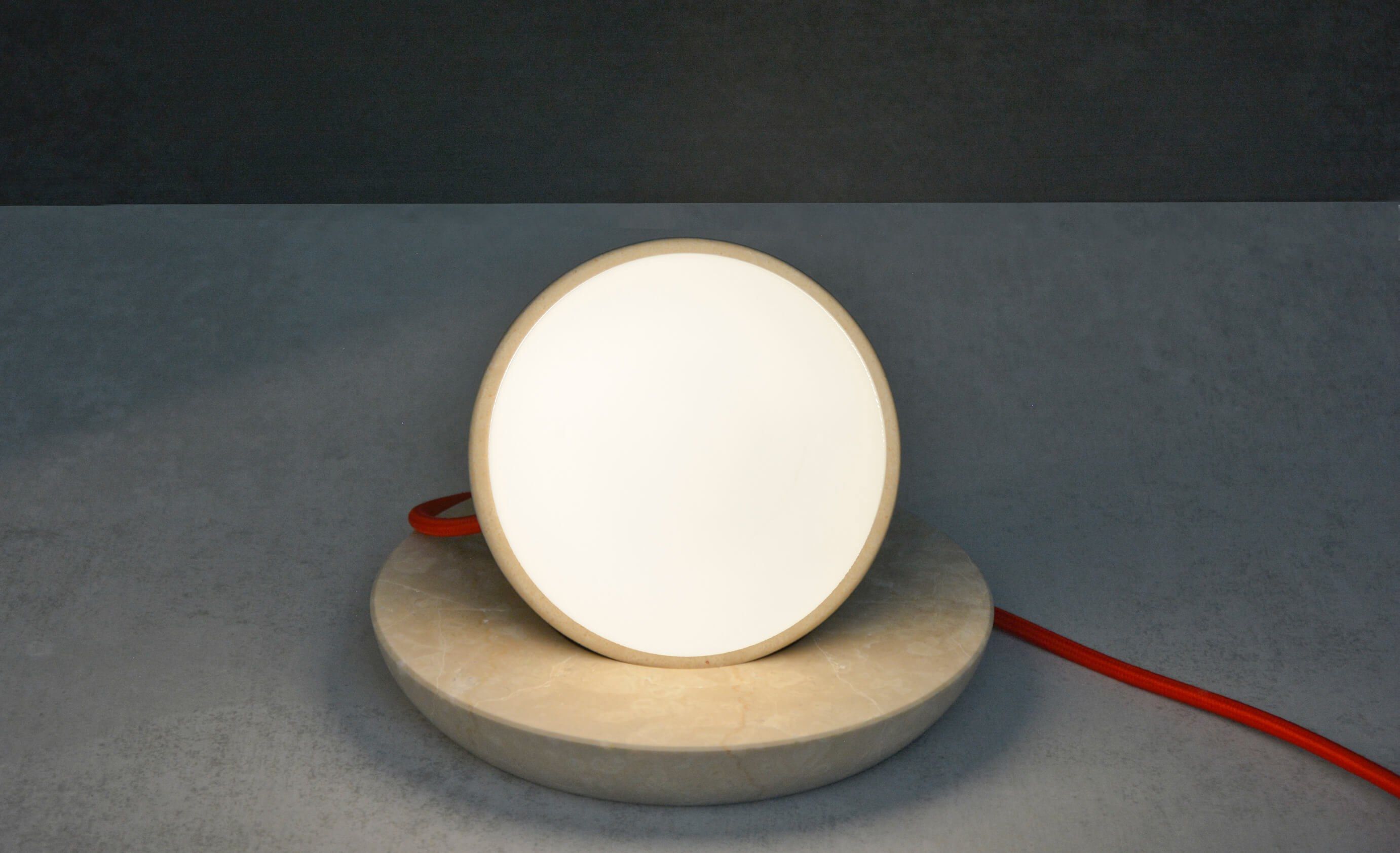 Светодиодная настольная лампа из камня Brillamenti Луна ARCH-00063822 - Вид №2