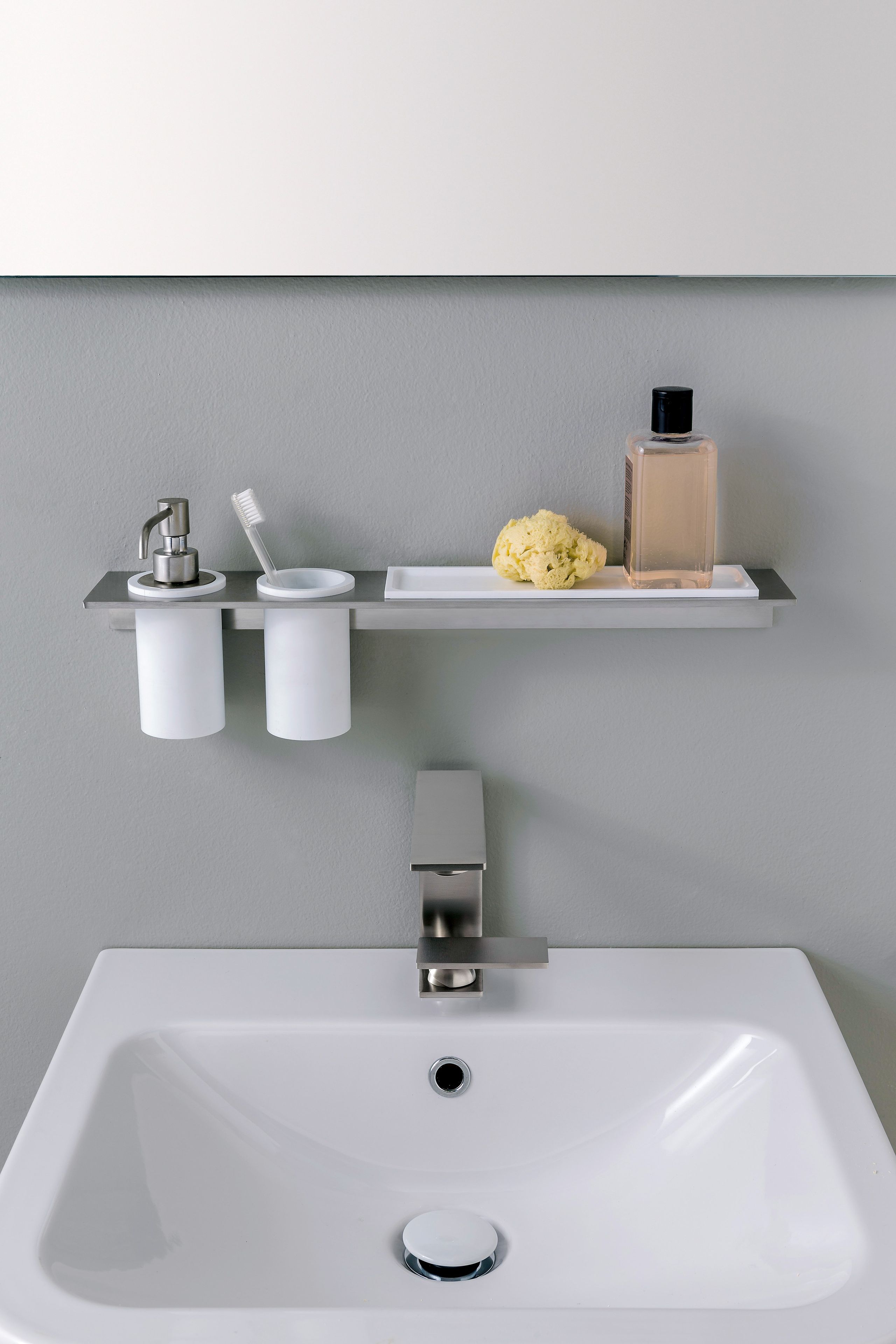 Полка для ванной комнаты с держателем для зубных щеток и дозатором мыла Rubinetterie Treemme 5 мм ARCH-00027404 - Вид №1