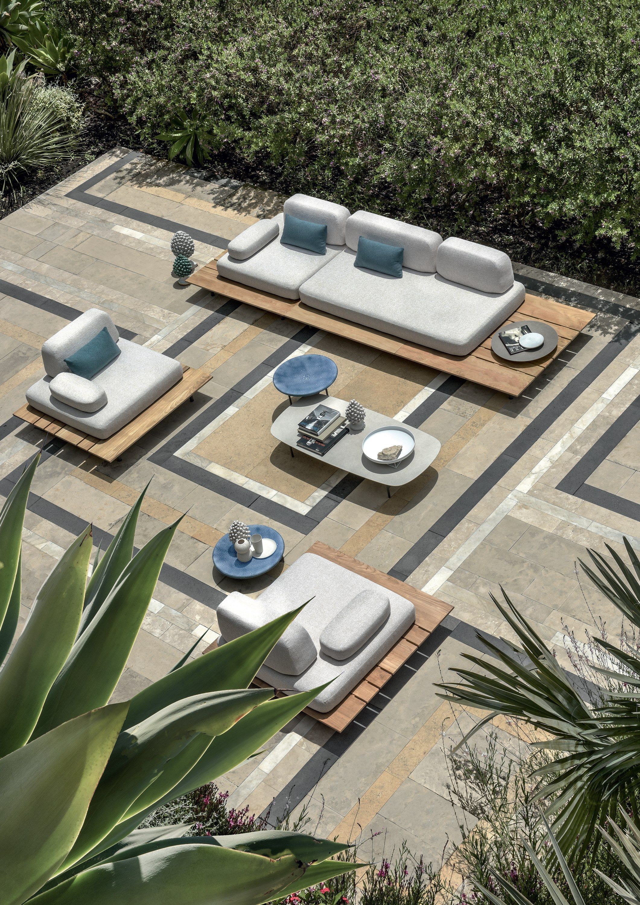 Круглый стол из лавового камня Ethimo Calipso ARCH-00082501 - Вид №4