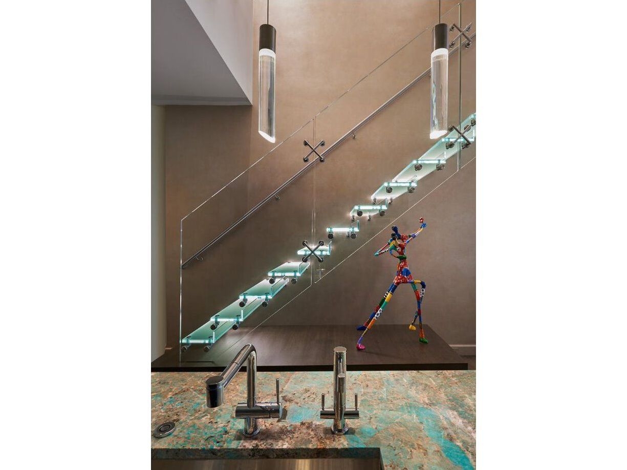 Стеклянная лестница со светодиодной подсветкой Siller Treppen Mistral ARCH-00045031