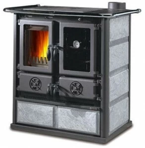 LA NORDICA EXTRAFLAME Дровяная печь с внешней облицовкой майоликой