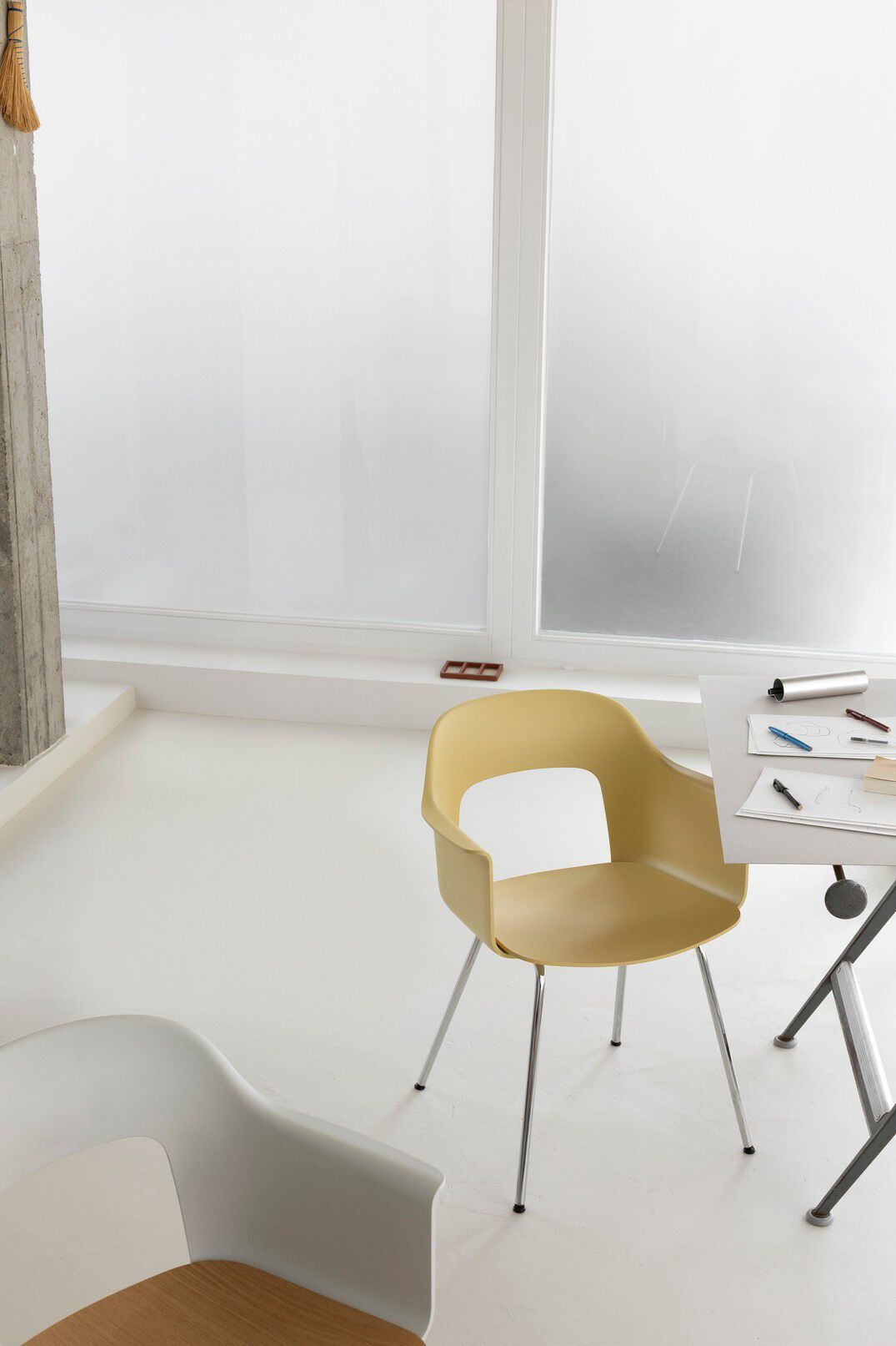 Подлокотник из полипропилена с деревянным сиденьем Hay макет ARCH-00131478 - Вид №14