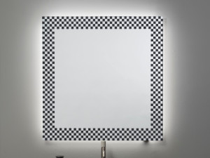 Настенное зеркало