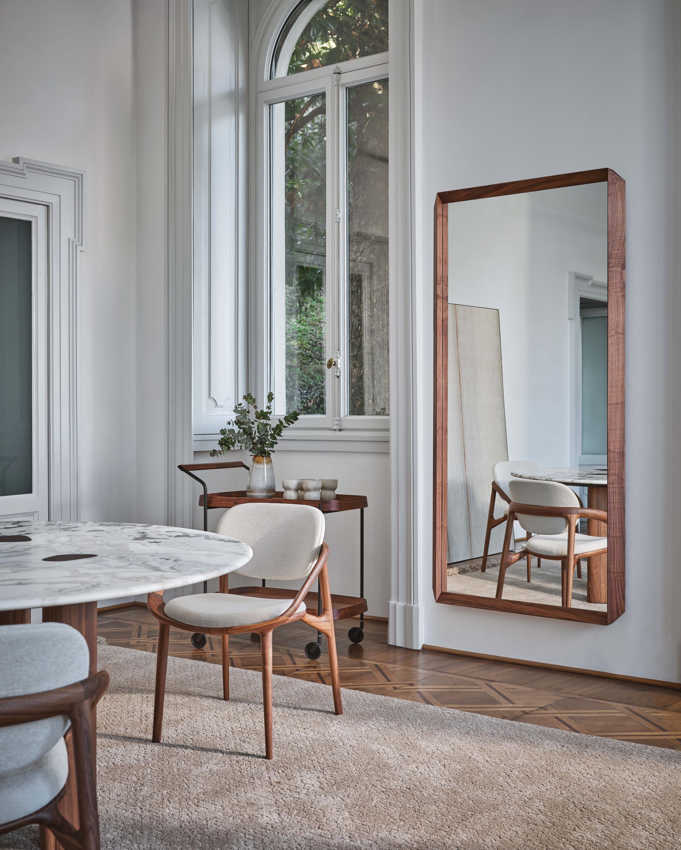 Прямоугольное зеркало из массива грецкого ореха с настенной рамкой Porada Twenty-Four ARCH-00108469 - Вид №1